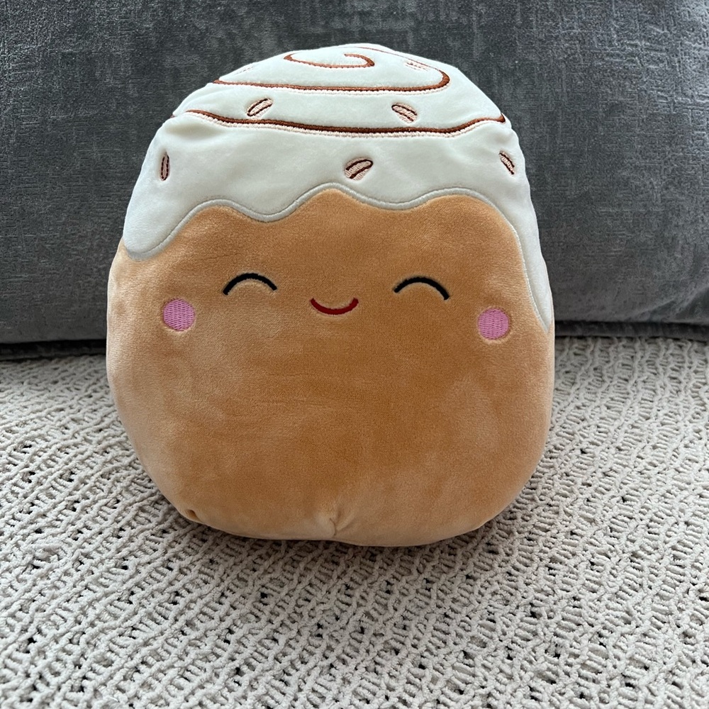 Squishmallow (Chanel) the Cinnamon Roll